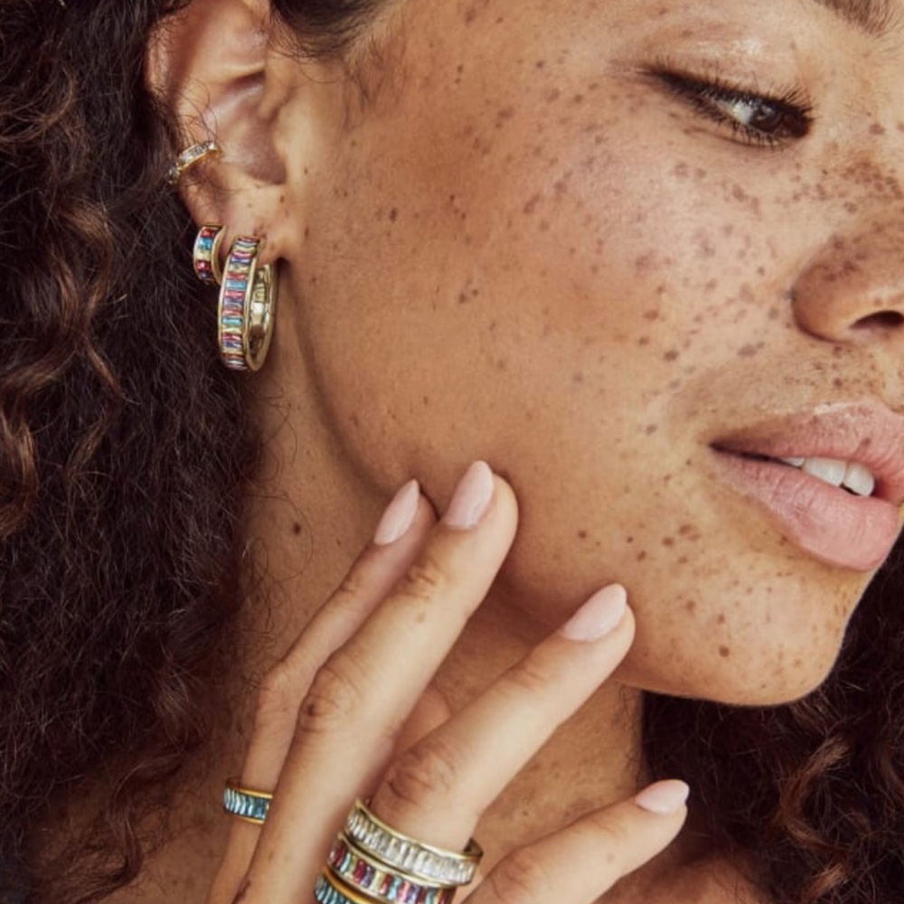 KENDRA SCOTT • Gold Jack Huggie Hoop Crystal Earrings - Picture 2 of 3